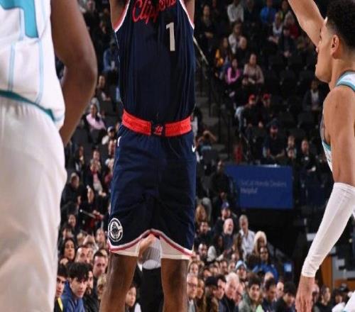 克星!快船交锋16连胜黄蜂:12战10胜北伐登卡67分迎里程碑