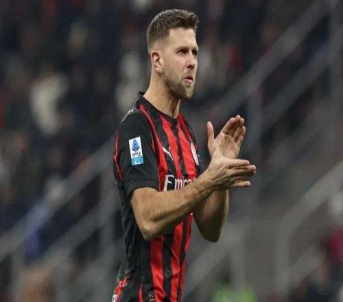 菲尔克鲁格丨和佳夫聊了几句,和比埃尔霍夫长谈