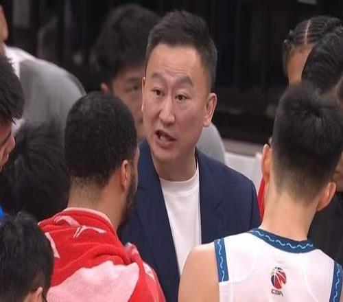 广厦广东并驾齐驱,豪门掉队,山东7连胜反超辽宁,黑马持续爆冷