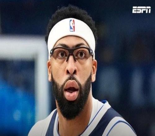 Shams:浓眉或接受手韧带手术将伤缺数月,他的独行侠生涯已结束