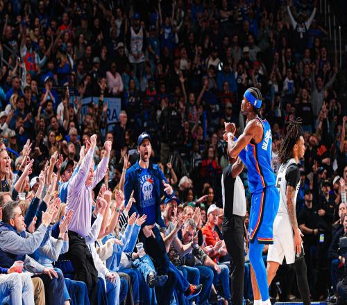 力压文班,亚历山大本场贡献4盖帽,马刺全队仅3次&文班1次