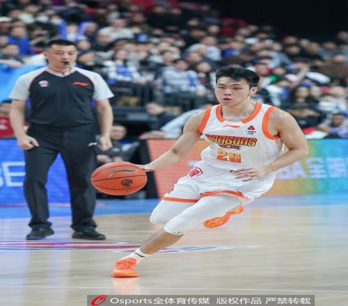 媒体人庞峥麟如同精细运转的机器在比赛中展现卓越实力_CBA直播