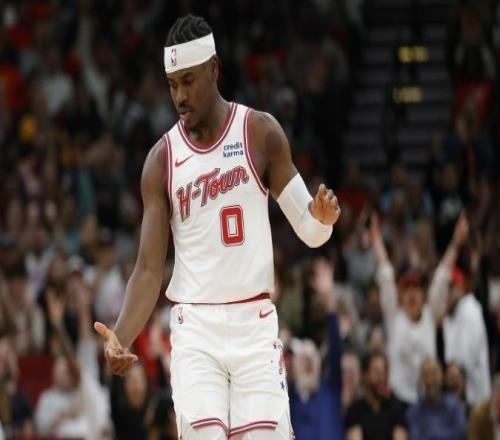 火箭首发变阵!29岁射手遭弃用,底薪大闸重回先发,效果立竿见影