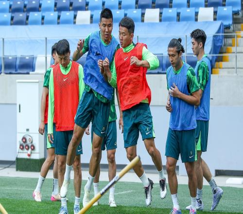 官方：北京国安与36岁老将王刚、池忠国续约