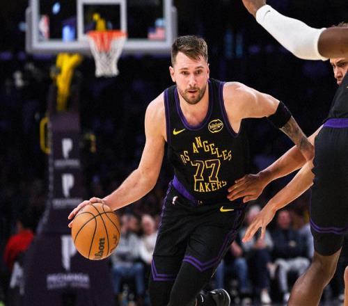 勒布朗31+9+10湖人战胜老鹰结束3连败，东契奇27+5+12艾顿17+18