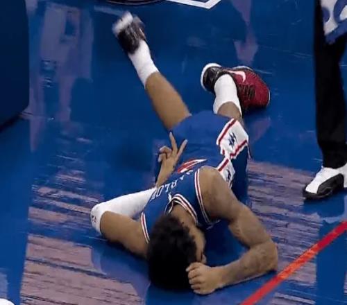 谁背锅骑士双杀76人，恩比德创第7神迹，加兰伤退，想念哈登了