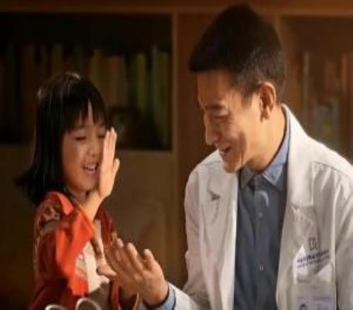 《流浪地球3》刘德华戏份圆满杀青！导演郭帆送上祝福蛋糕