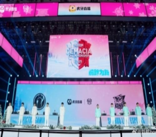 主持人刘航分享德杯返图：2026的第一天跟德杯一起过