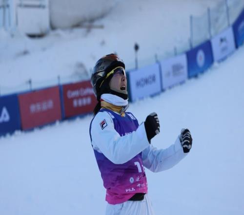 空中技巧世界杯崇礼站，中国队包揽团体金银牌