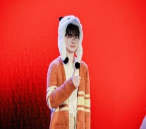 T1CEO赵麻石回复粉丝：新队服不是番茄