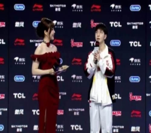 ELK谈第二局卡莎：5060的时候感觉一定赢了就和队友说这把我C