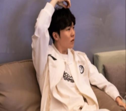 Rookie发文祝贺iG德杯夺冠：有点厉害啊，兄弟们