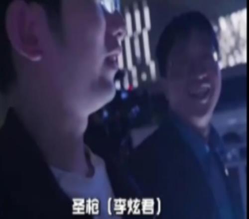 LPL记录片《争者留其名》片段：圣枪哥说队友赚就是我赚