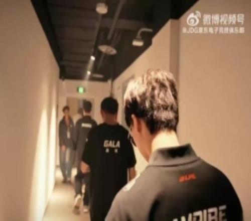 Tabe：第一把第二把太明显我们都是优转劣，就是龙魂压力太大了