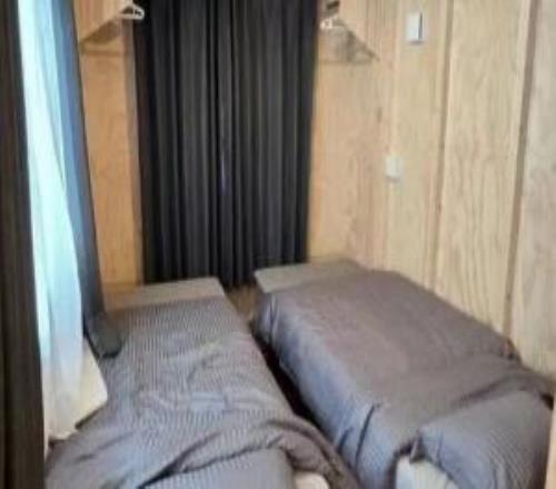 你要不只弄一张床呢网爆名古屋亚运住宿环境：逼仄空间两人小床超近距离