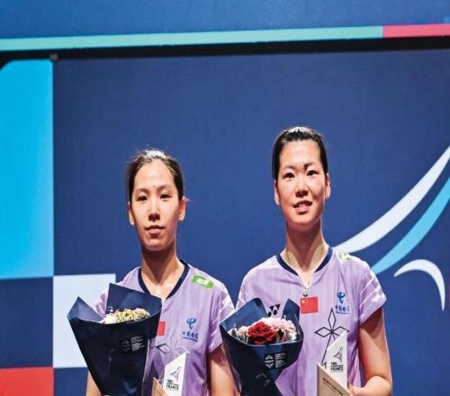 回眸高山低谷皆为宝贵财富:女双篇