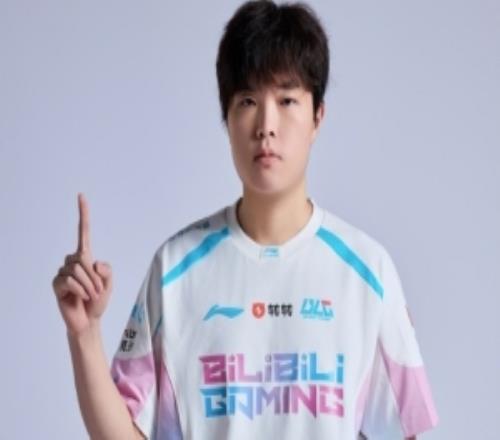 BLG官媒发布2026LPL定妆照part2：蓝粉小碧来袭