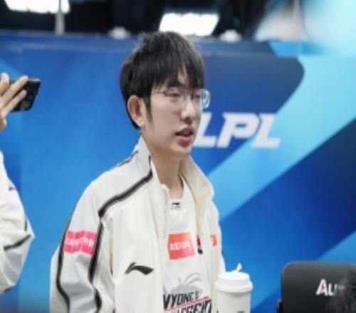 AL发布对阵IG赛前返图：首战加油！