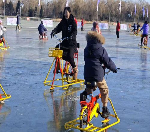北京市属公园冰场陆续开放，部分设有速滑区