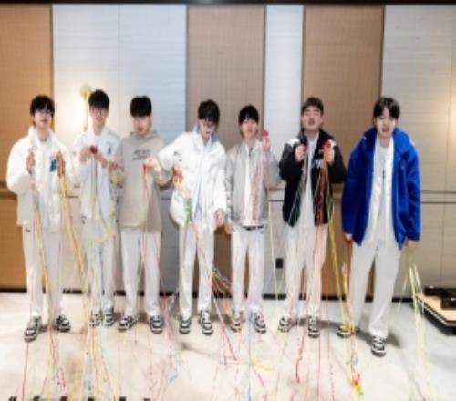 IG分享选手拍摄花絮：祝大家2026新年快乐，年年顺遂，久伴长欢