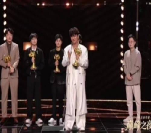 Cat获2025年度最具影响力赛事主播：这个赛场真的太让人迷恋了