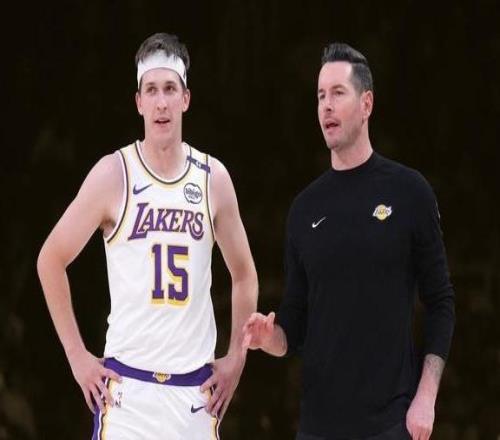 早有嫌隙雷迪克2年前曾评价里夫斯：他总是找借口，从不承担责任