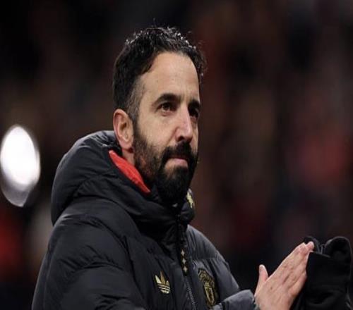 内维尔：曼联换人后阵型以及场上人员的安排变得相当奇怪