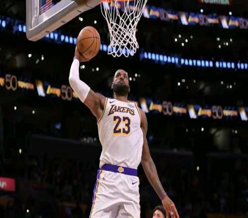 岁月不败传奇詹姆斯全明星首轮投票暂居西部第九