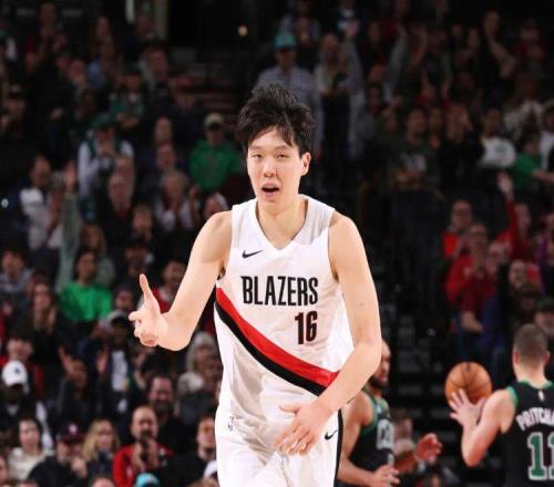 杨瀚森正负值全队第三！开拓者力克凯尔特人