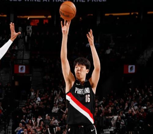 杨瀚森大战状元，0分0板1助！开拓者险遭17分大逆转，弗拉格20中6