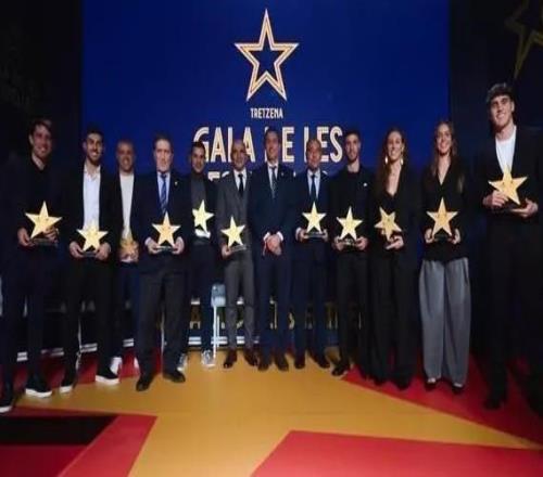 每体：加泰足协进行年度颁奖，巴萨共斩获六项大奖