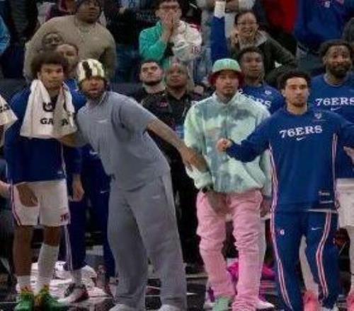 我去，艾弗森今天在76人绝杀了....