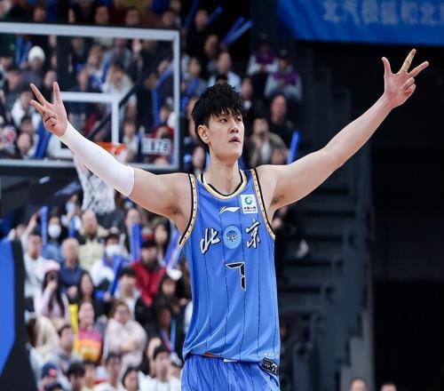 破案！世预打不明白的小曾，一回CBA就暴走原因找到，胡队要背锅