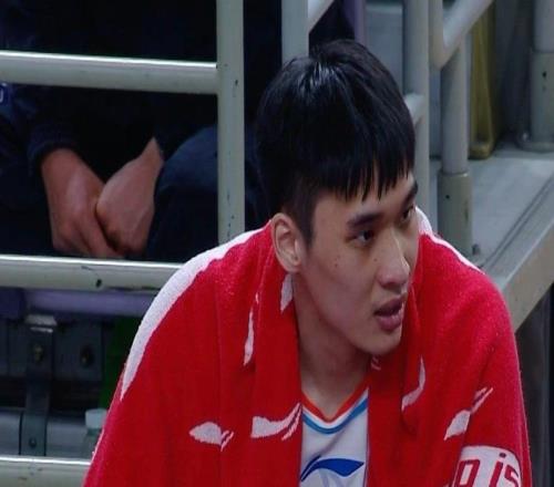 缺谁谁尴尬邱彪停赛2场，高诗岩伤缺，山东5连胜，还绝杀北京队