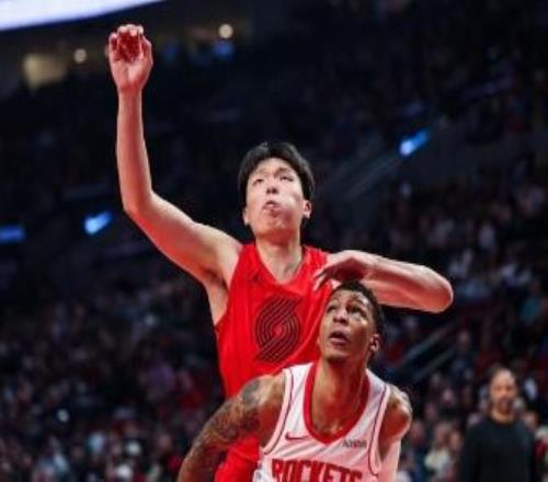 开拓者再擒火箭5连胜杨瀚森替补2+1+1杜兰特30+12