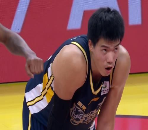 终于来了！广东队可能挖走“三冠内线”，朱芳雨又要出手了