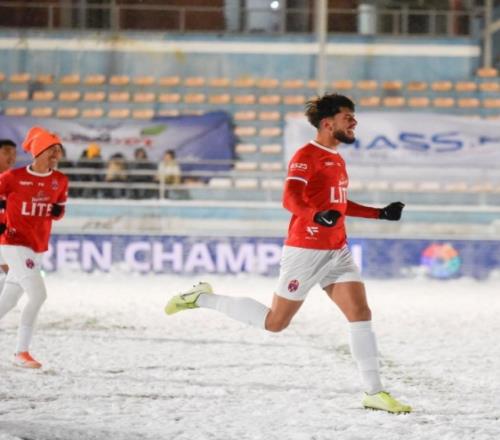 我在零下19度的蒙古踢球，月薪200美元，如今在中国香港薪水提高十倍_法甲直播