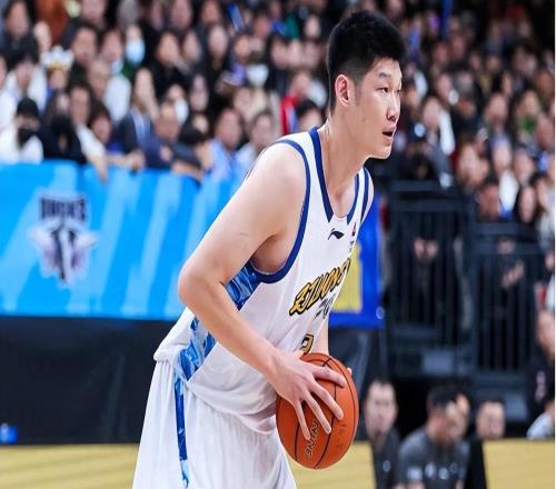 对阵卫冕冠军，上赛季垫底球队，12人上场全部得分，仅6分惜败