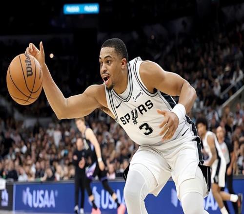 明明状态相当不错，但马刺侧翼大将在关键时刻却没有得到信任