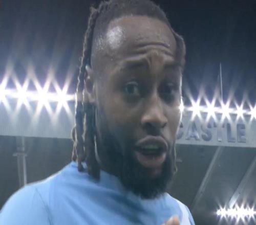 终场时对着镜头说啥了塞门约：第二个进球应该算的