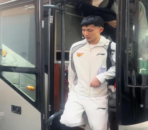 刚下车就开练！战上海3条件对广东不利，粤媒支招杜锋：学深圳