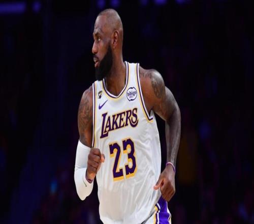 詹姆斯带湖人赢猛龙！一战激活三个历史第一纪录！