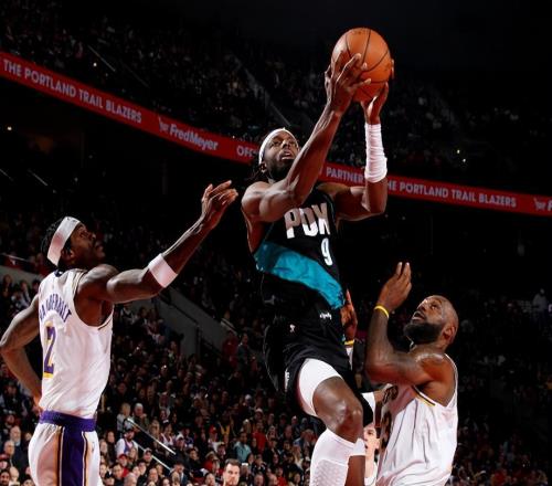 防到詹皇16中6！开拓者31岁3D王牌复苏：轰22+3，湖人曾眼馋他