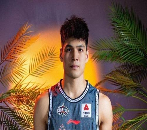 陈国豪对北控只能打一节这还好特殊条款当年让刘玉栋无法上场