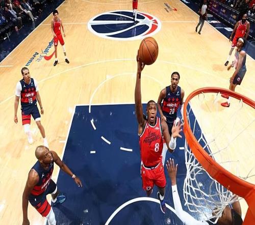 不愧是哈登的好搭档！快船后场大闸在各方面的作用都非常突出