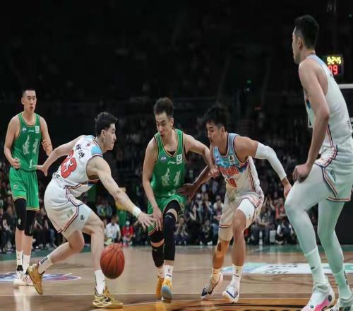 CBA排名大变，四川队准备打爆辽篮，广东队连胜却收坏消息