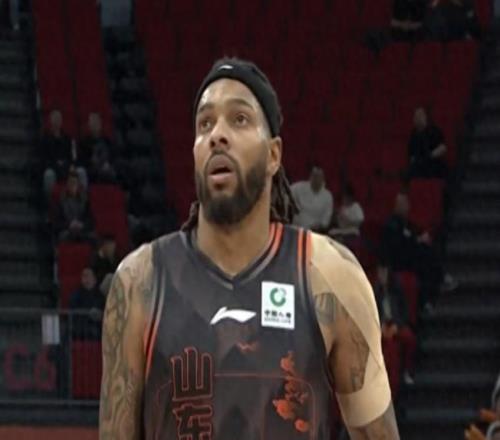 记者：山东外援珀塞尔因感冒发烧，缺席今晚对阵宁波的比赛