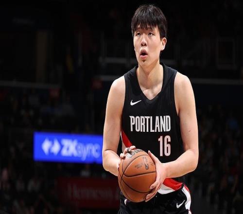 杨瀚森正负值全队最高，斯普利特：他在场上越来越适应