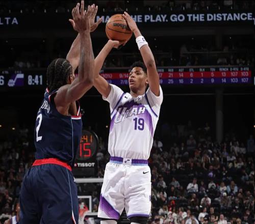 快船客场大胜爵士！莱昂纳德连续25场得分20+率队近19战16胜