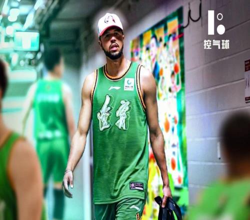 辽宁男篮签约24+6超强得分手，北京两主力伤愈，山西官宣新外援